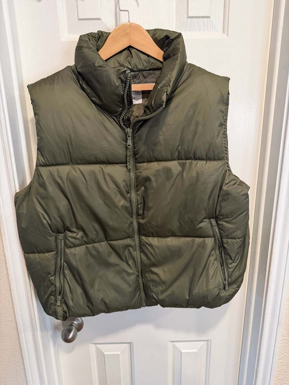 Old Navy Women’s Large Olive Green Puffer Vest Full Zip High Collar